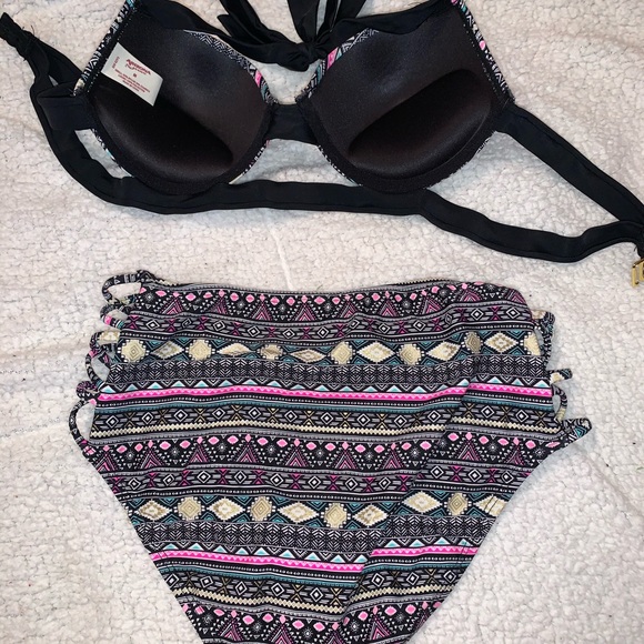 Flattering bikini set - Picture 3 of 3